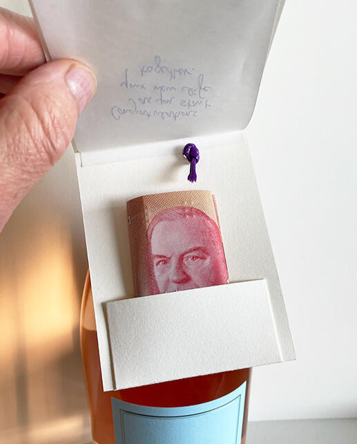 interior pocket for cash